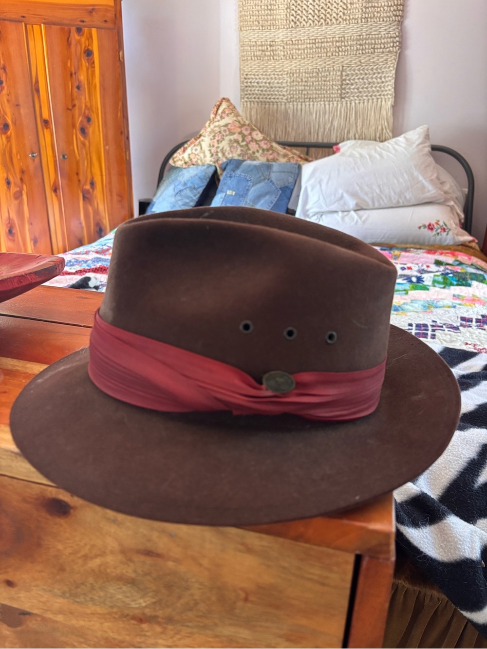 Beaver hats (major) Men’s Fedora Hat - maroon / brown 1960’s